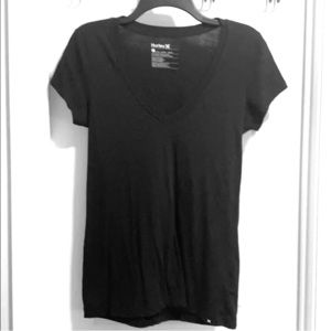 3/$10 💲 Hurley v-neck t-shirt